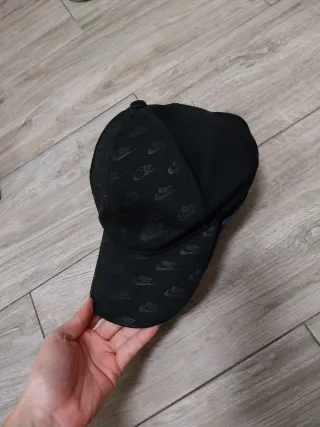 Gorra Nike Negra Logo Repetido