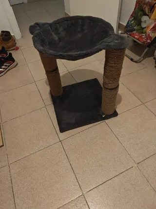 Rascador para gatos con hamaca