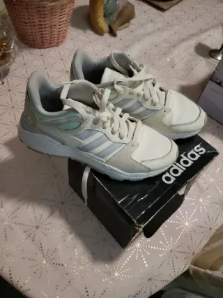 Zapatillas Adidas Beige y Blanco