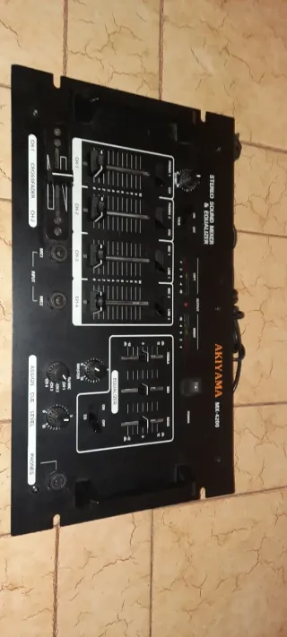 Mesa de mezclas Akiyama MX-4200