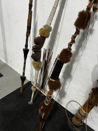 Arco y flechas decorativos