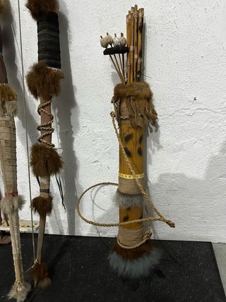Arco y flechas decorativos