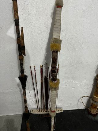 Arco y flechas decorativos