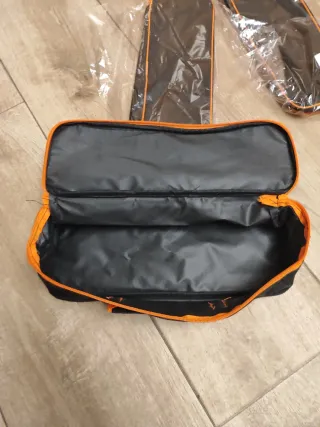 Neceser negro y naranja nuevo a estrenar