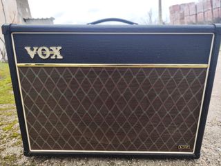 Amplificador Vox AC15VR.