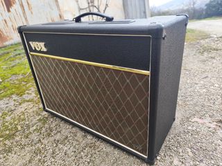 Amplificador Vox AC15VR.