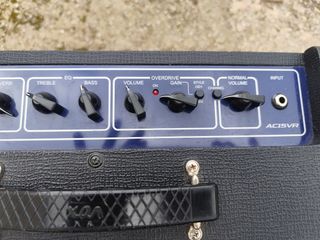 Amplificador Vox AC15VR.