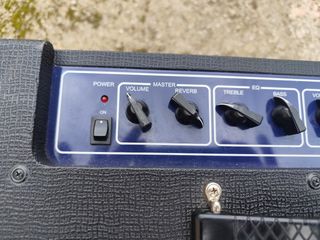Amplificador Vox AC15VR.