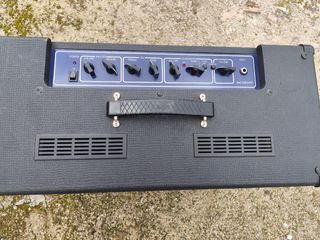 Amplificador Vox AC15VR.