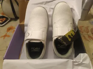 Zuecos sanitarios blancos Forli