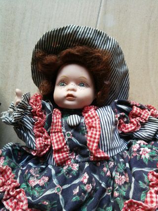 2 bambole ceramica collezione rosso blu Bonecas