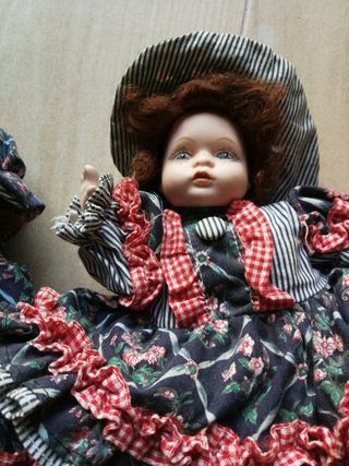 2 bambole ceramica collezione rosso blu Bonecas