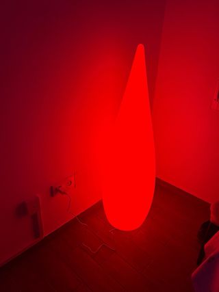 Lámpara LED moderna.