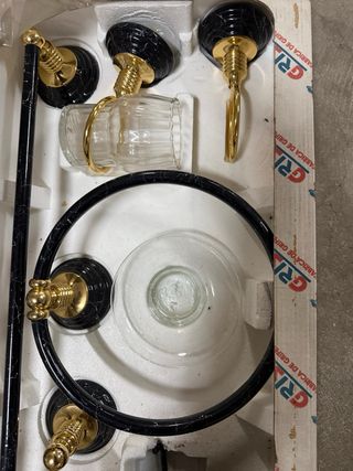 Dos juegos de accesorios de baño