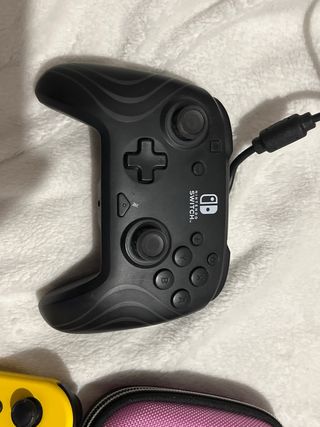 Nintendo Switch Edición Fortnite + Mando y Funda