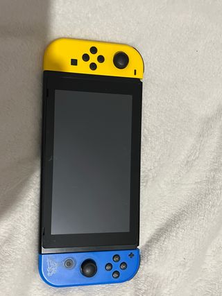 Nintendo Switch Edición Fortnite + Mando y Funda