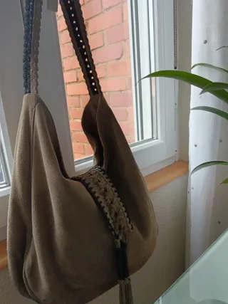 Bolso de ante beige y marrón