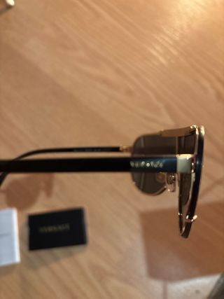 Gafas de sol Versace mujer negras y doradas