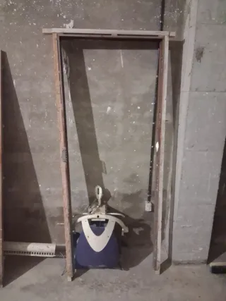 Puerta madera entrada con cerradura