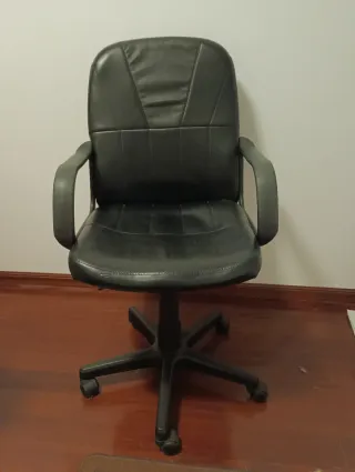 Sillón de oficina negro