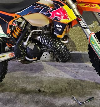 Protector escape 2 tiempos KTM