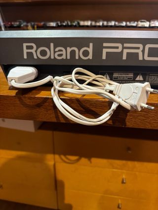 Roland PRO-E Teclado 32 Ritmos 161 Sonidos