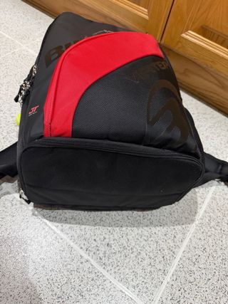 Paletero Bullpadel Vertex 04 Negro/Rojo