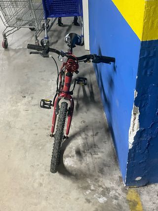 Bicicleta infantil roja