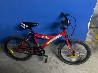 Bicicleta infantil roja