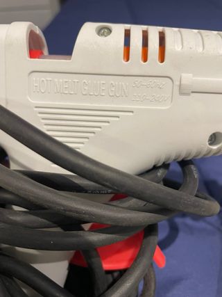 Pistola de silicona y barras