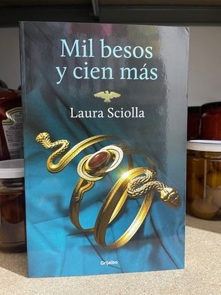 Mil besos y cien más (Spanish Edition)