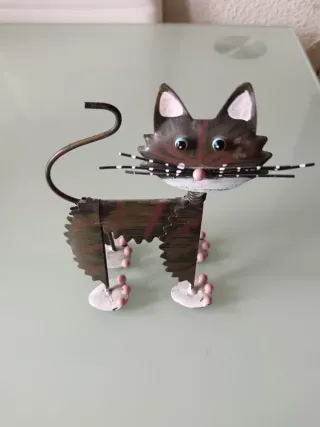 Gatito decorativo de metal