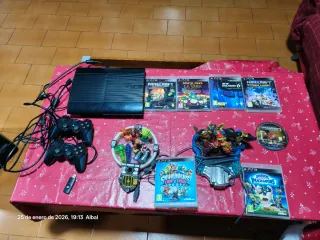 Consola PS3 con 7 juegos y mandos