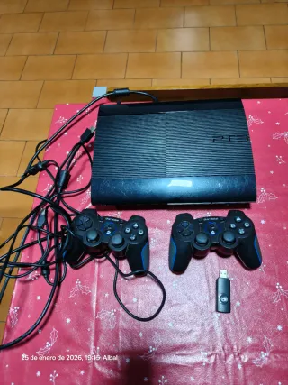 Consola PS3 con 7 juegos y mandos