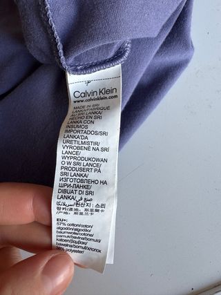 Camiseta Calvin Klein morado