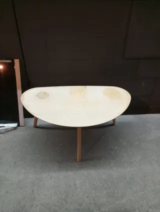 Mesa de comedor de madera