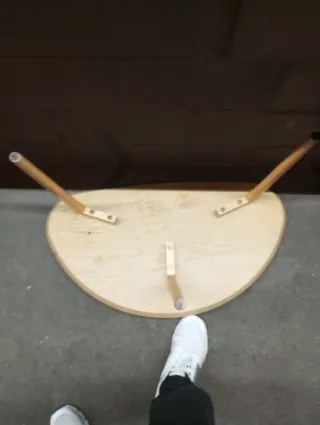 Mesa de comedor de madera