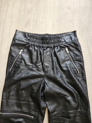 Pantalón efecto piel Zara