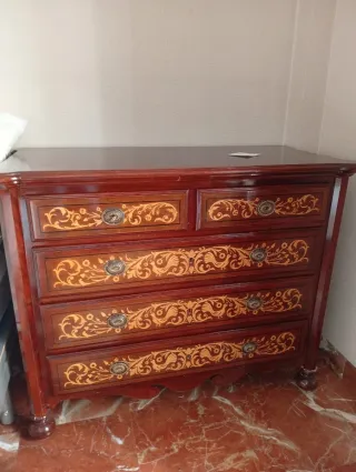 Cómoda Holandesa 4 cajones con incrustaciones