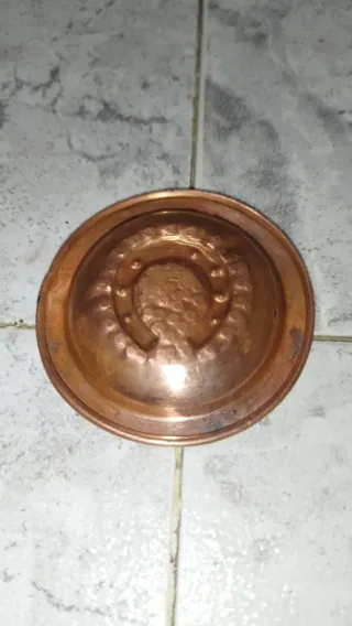 Cenicero de cobre con herradura