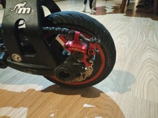 Patinete eléctrico con motor roto todo lo demás bi