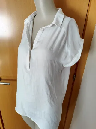 Blusa blanca de manga corta