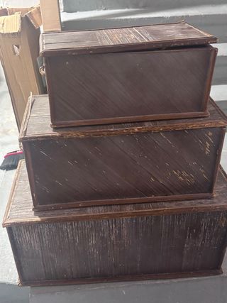 Tres baúles vintage de madera