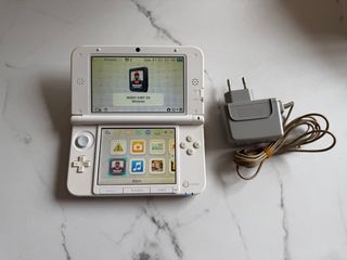 Nintendo 3DS XL Blanca + Cargador Original