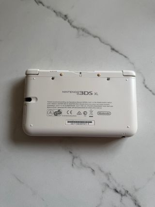 Nintendo 3DS XL Blanca + Cargador Original