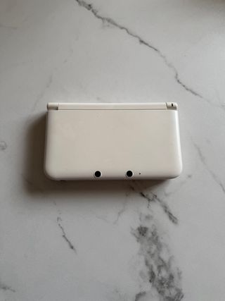 Nintendo 3DS XL Blanca + Cargador Original