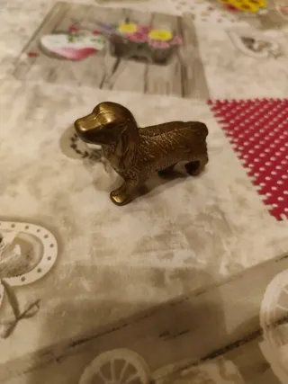 Figura perro latón miniatura