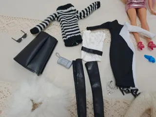 Lote Ropa y Accesorios Barbie