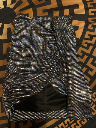 Falda brillante plateada y negra