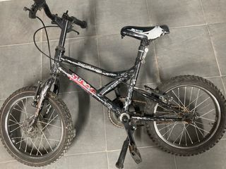 Bicicleta infantil negra